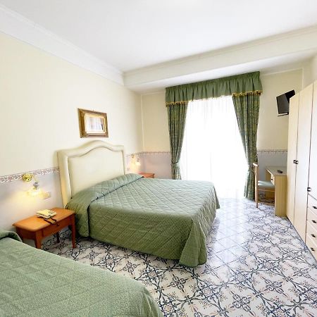 Hotel Reginella SantʼAgata sui Due Golfi Extérieur photo