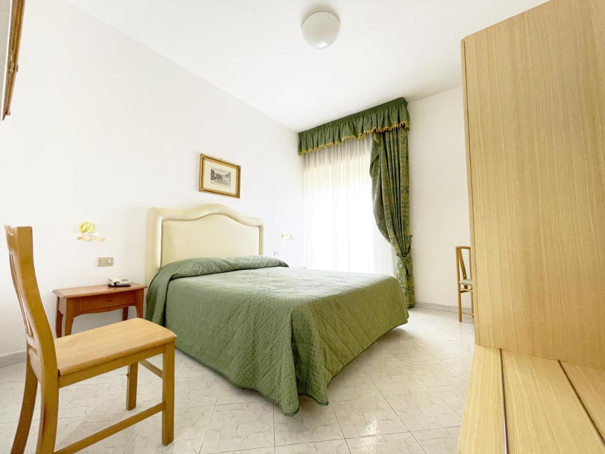 Hotel Reginella SantʼAgata sui Due Golfi Extérieur photo