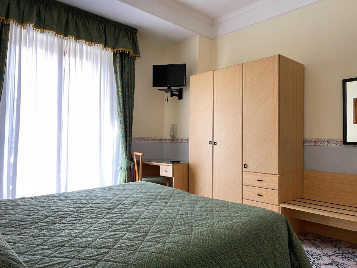 Hotel Reginella SantʼAgata sui Due Golfi Extérieur photo