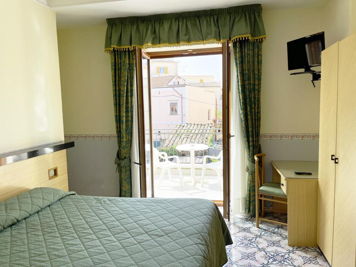 Hotel Reginella SantʼAgata sui Due Golfi Extérieur photo