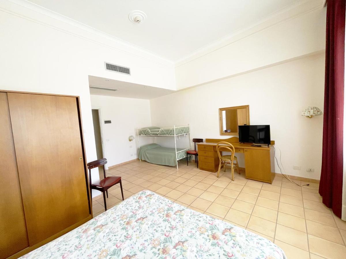 Hotel Reginella SantʼAgata sui Due Golfi Extérieur photo