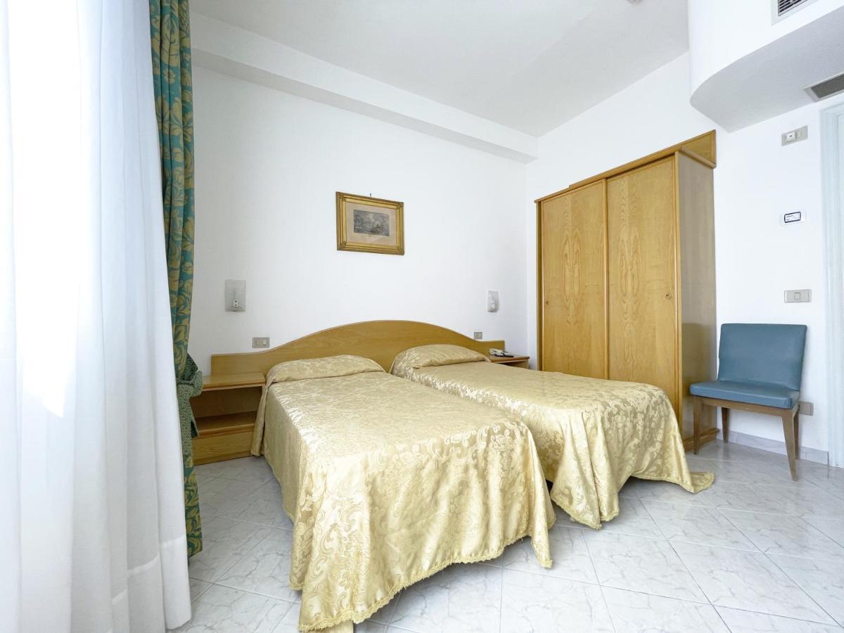 Hotel Reginella SantʼAgata sui Due Golfi Extérieur photo