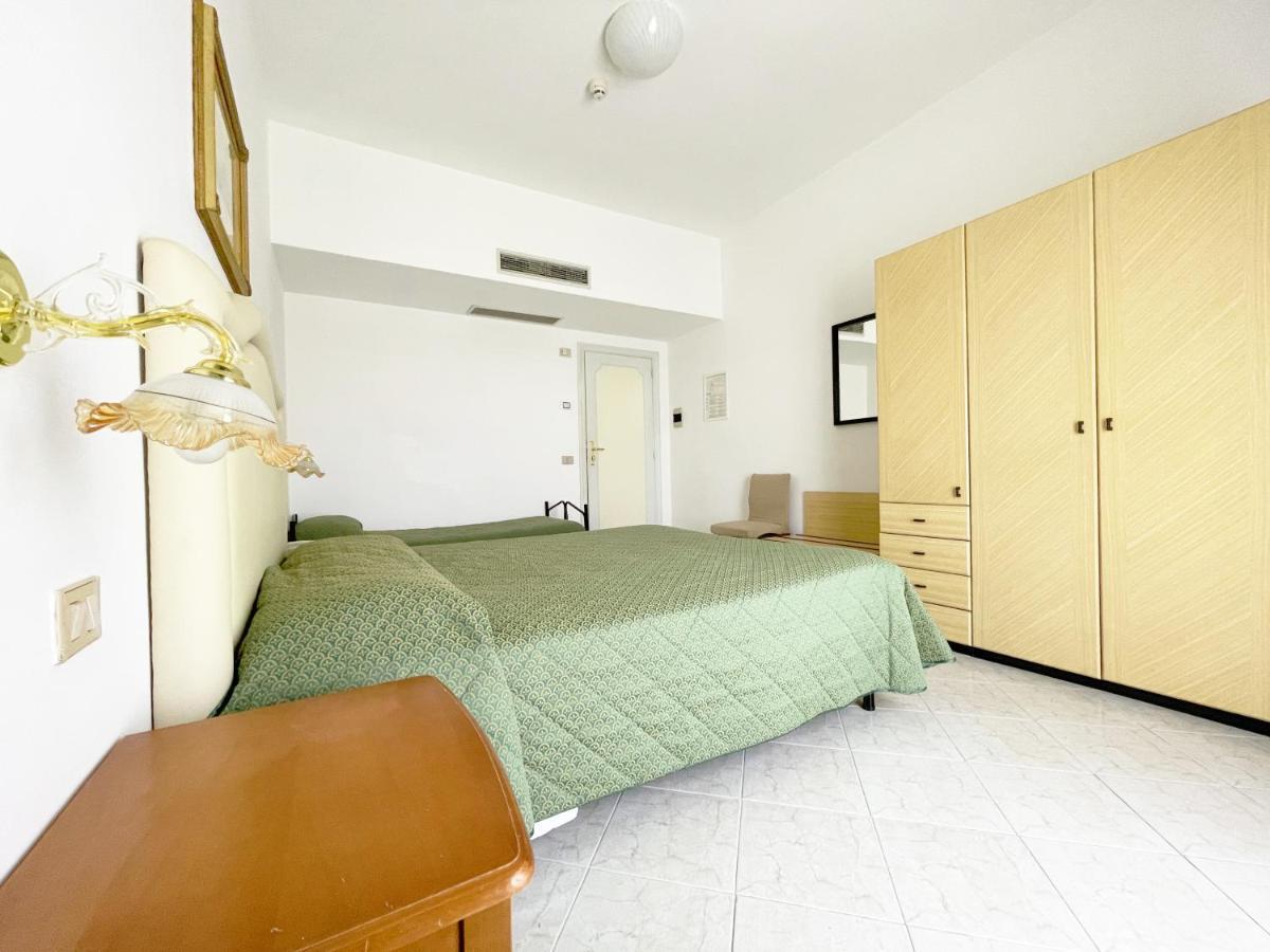 Hotel Reginella SantʼAgata sui Due Golfi Extérieur photo
