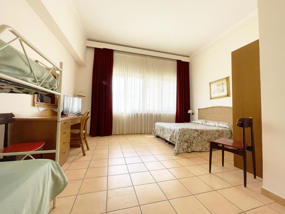 Hotel Reginella SantʼAgata sui Due Golfi Extérieur photo