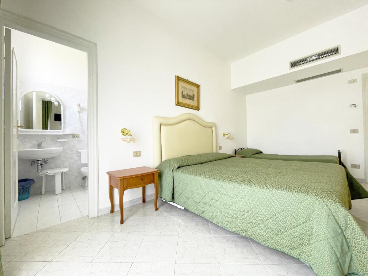 Hotel Reginella SantʼAgata sui Due Golfi Extérieur photo