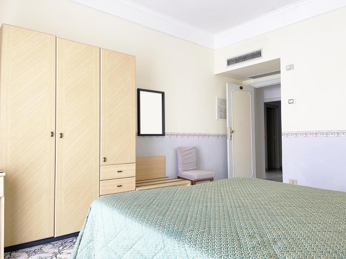 Hotel Reginella SantʼAgata sui Due Golfi Extérieur photo