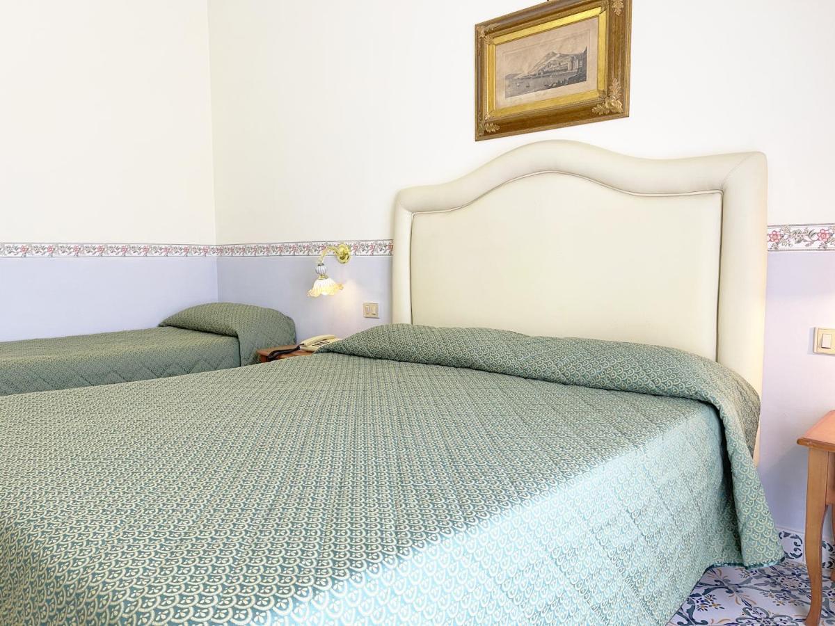 Hotel Reginella SantʼAgata sui Due Golfi Extérieur photo