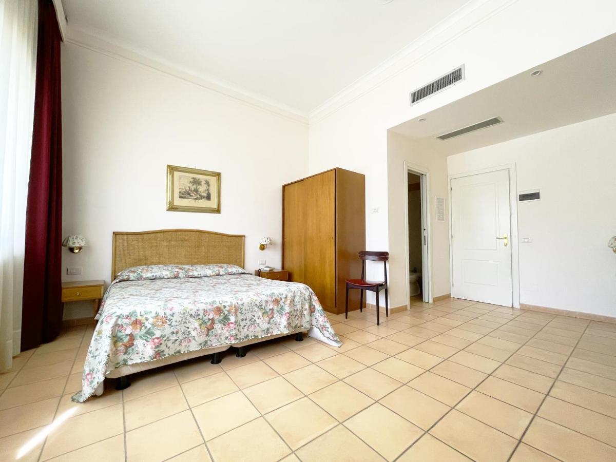 Hotel Reginella SantʼAgata sui Due Golfi Extérieur photo