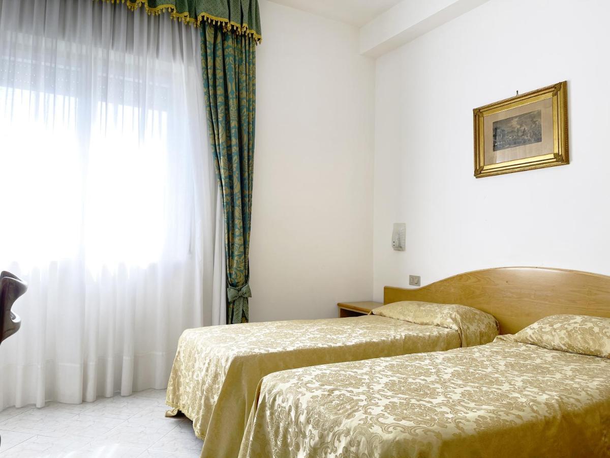 Hotel Reginella SantʼAgata sui Due Golfi Extérieur photo