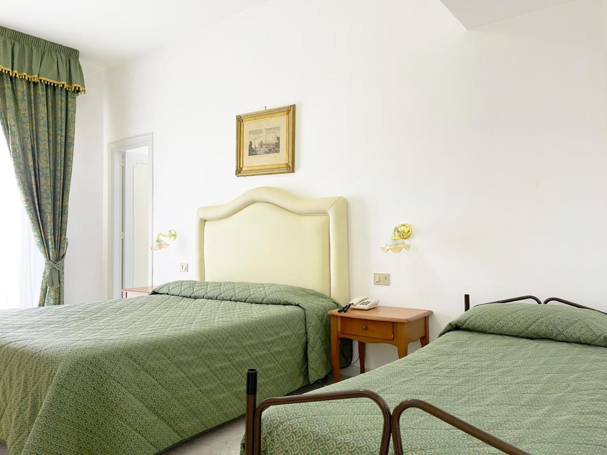 Hotel Reginella SantʼAgata sui Due Golfi Extérieur photo