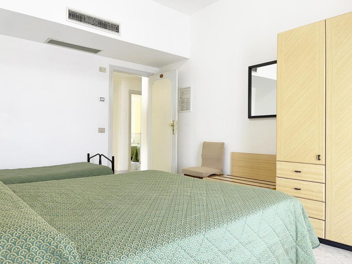 Hotel Reginella SantʼAgata sui Due Golfi Extérieur photo